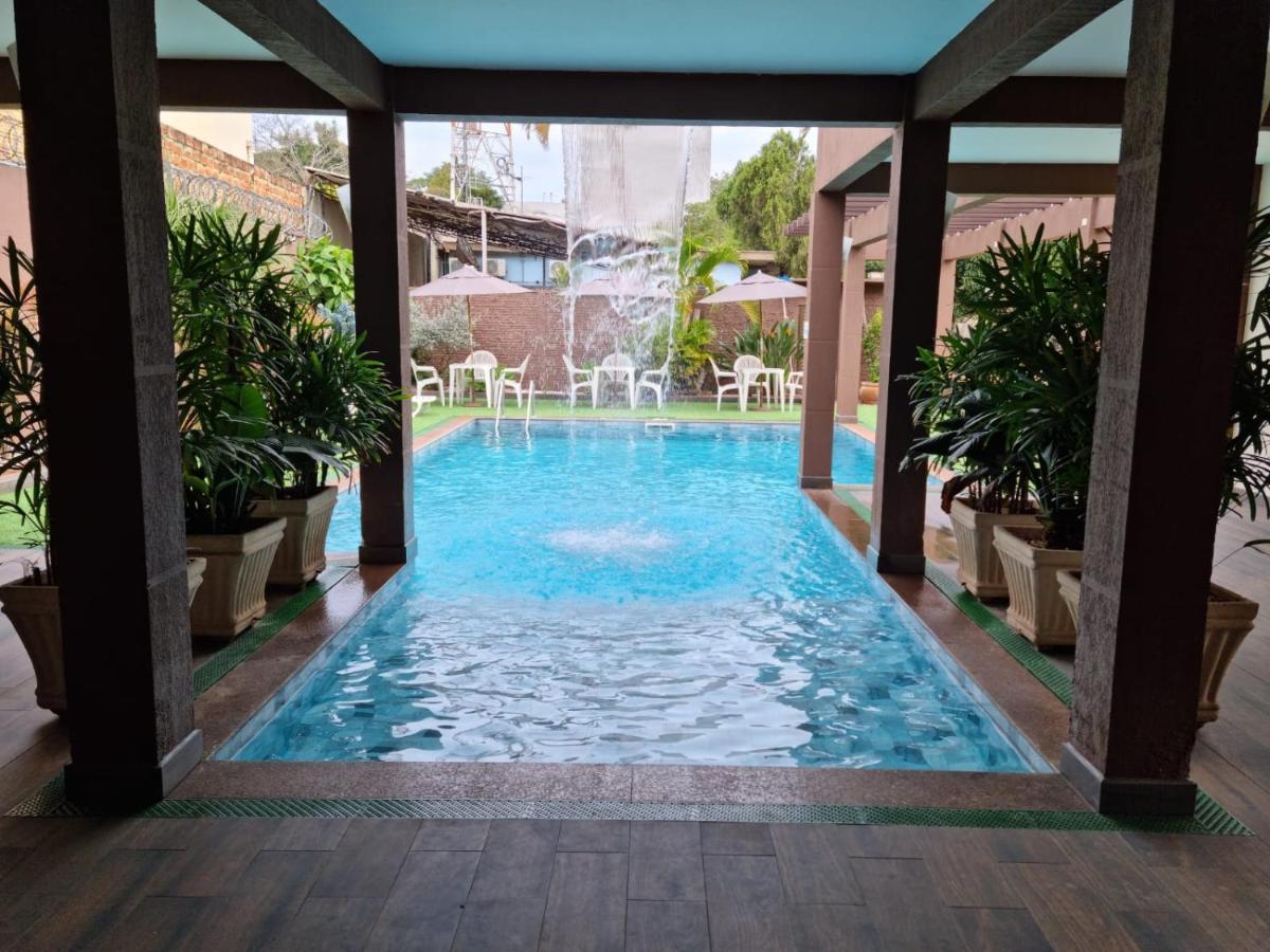 Hotel Rouver فوز دو إيغواسو المظهر الخارجي الصورة